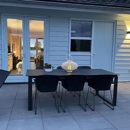 With 1 Bedroom * 비어링거워프