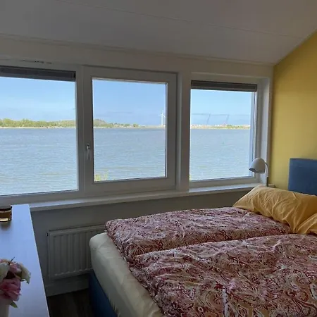 With 1 Bedroom *